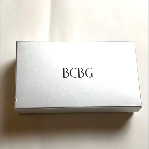 Cute BCBGeneration Tara Quilted Gift Boxed Wallet - Picture 4 of 10